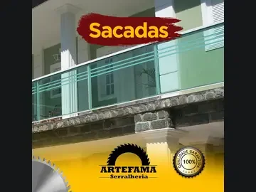 Guarda-corpo de vidro verde executado pela Artefama