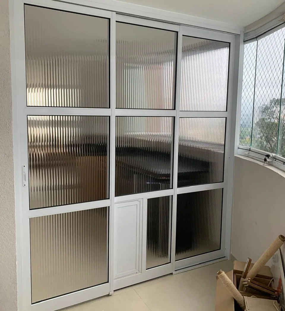 Porta Elevare com portinhola pet integrada — Artefama