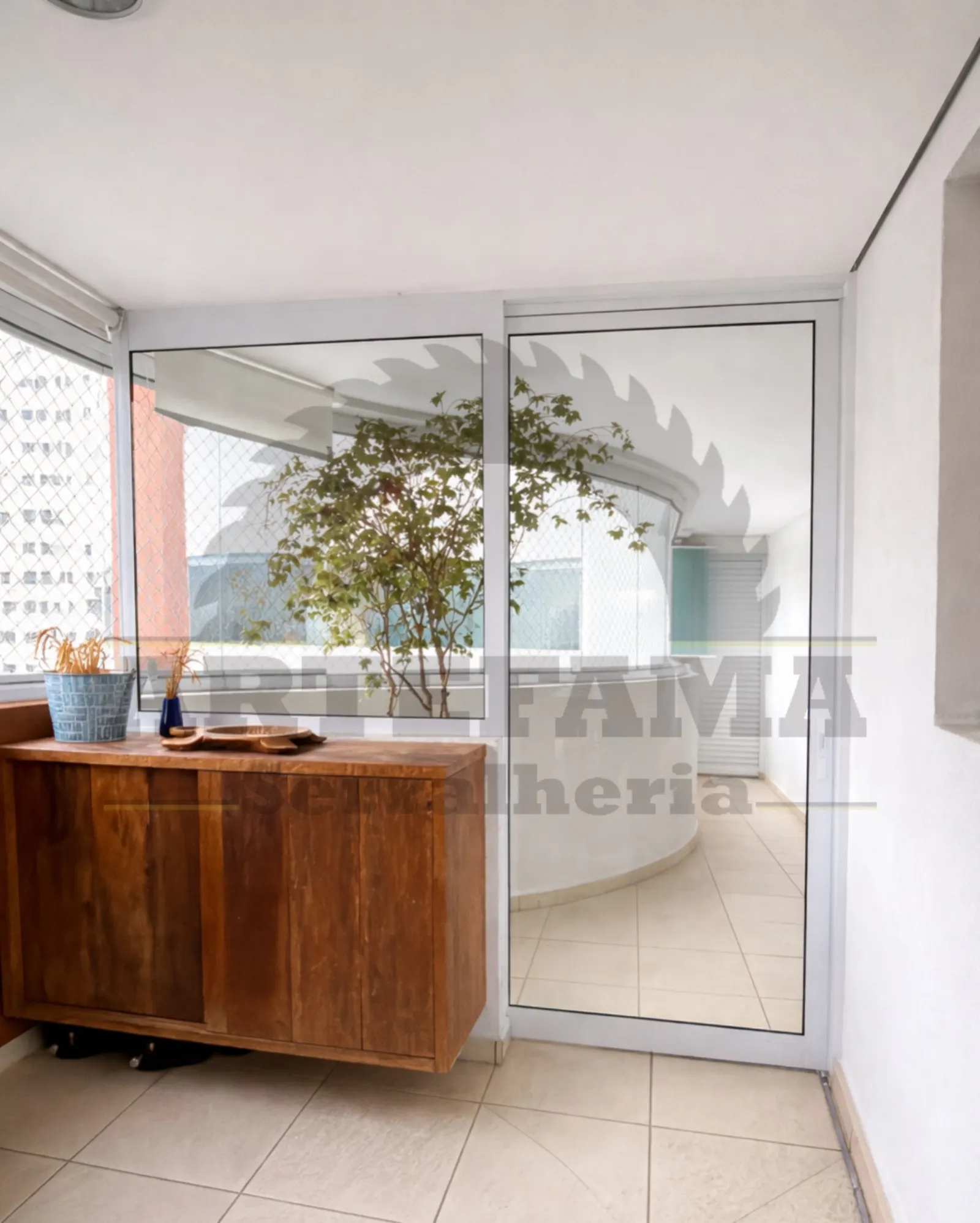 Obra Artefama — esquadria e vidro sob medida