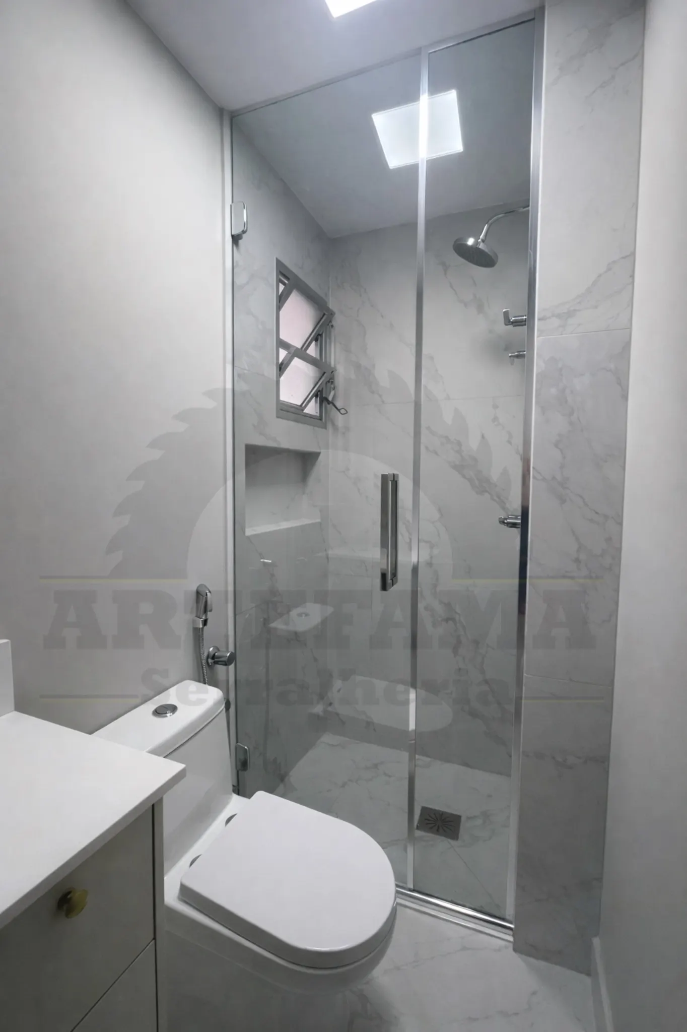 Obra Artefama — esquadria e vidro sob medida